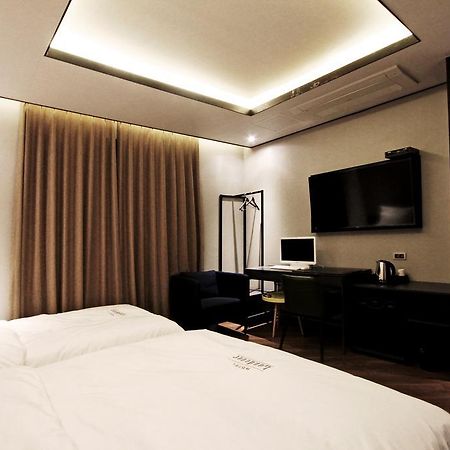 Hotel Londoner Gimhae ภายนอก รูปภาพ