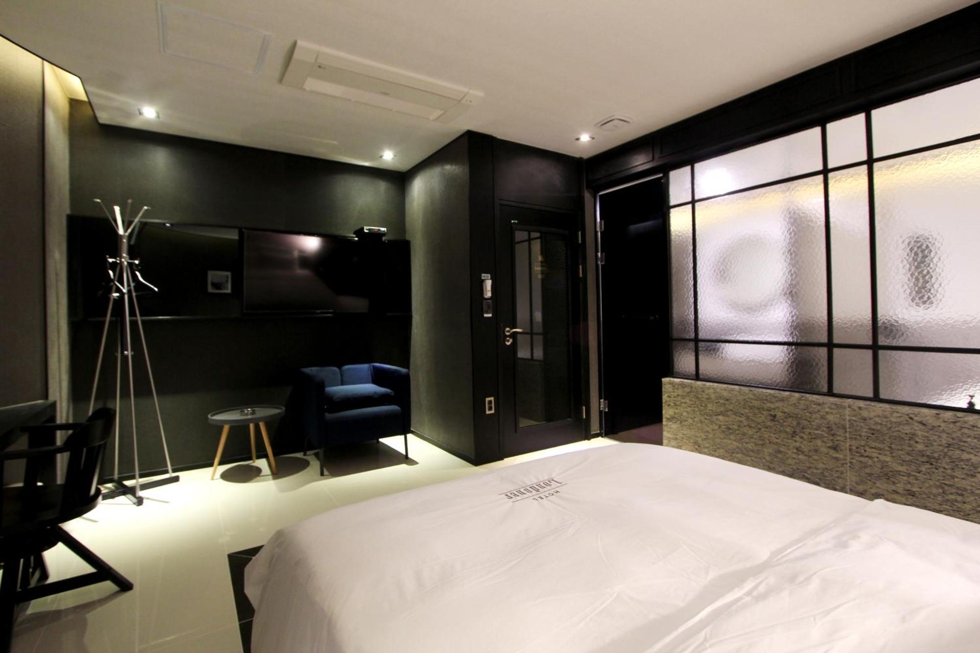 Hotel Londoner Gimhae ภายนอก รูปภาพ