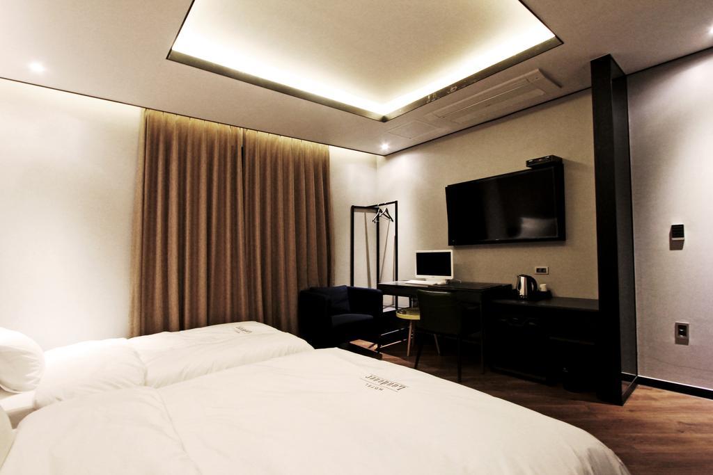 Hotel Londoner Gimhae ภายนอก รูปภาพ