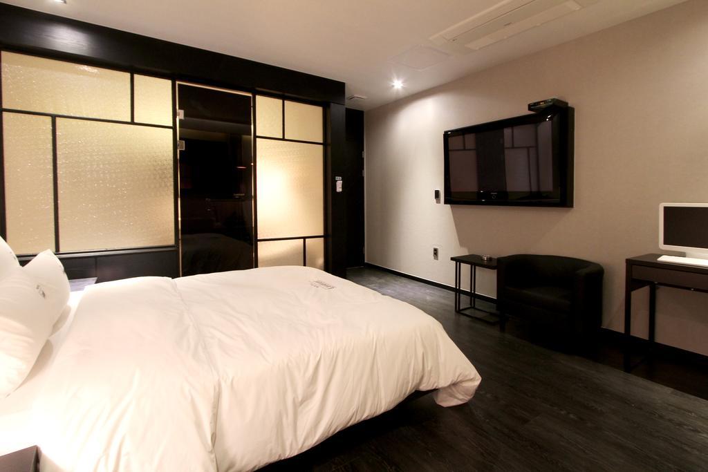 Hotel Londoner Gimhae ภายนอก รูปภาพ