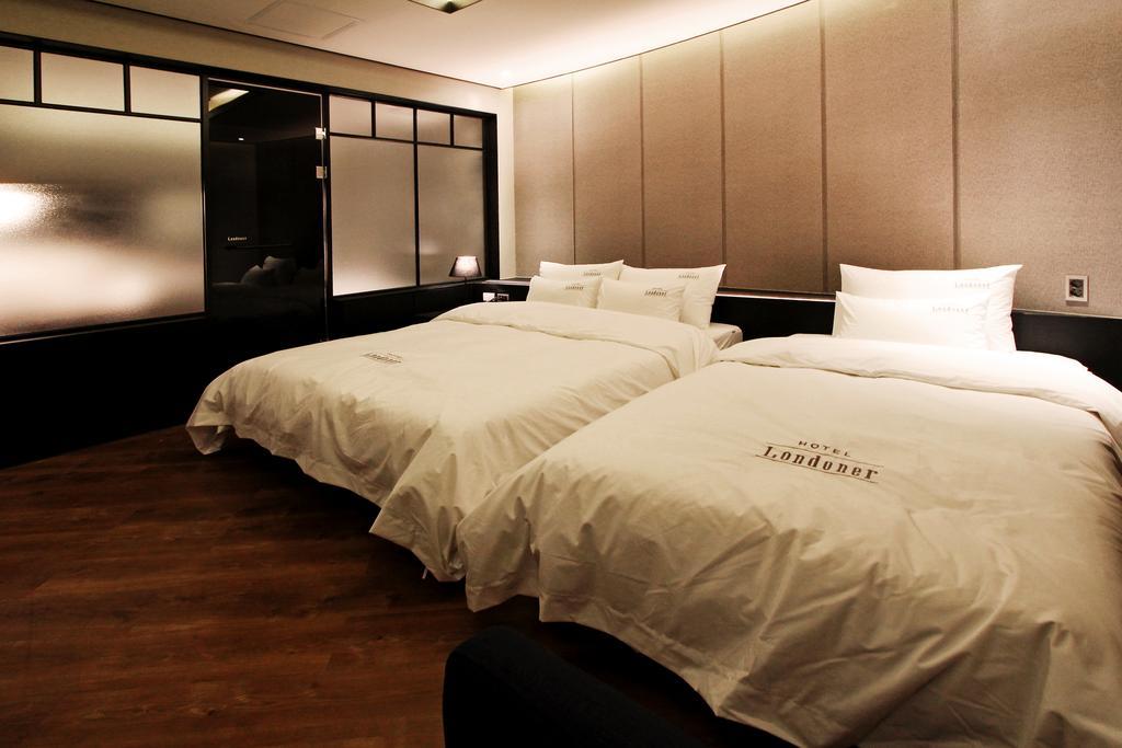 Hotel Londoner Gimhae ภายนอก รูปภาพ