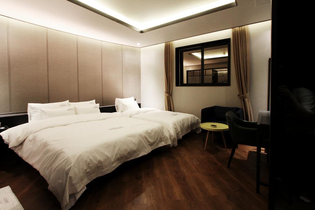 Hotel Londoner Gimhae ภายนอก รูปภาพ